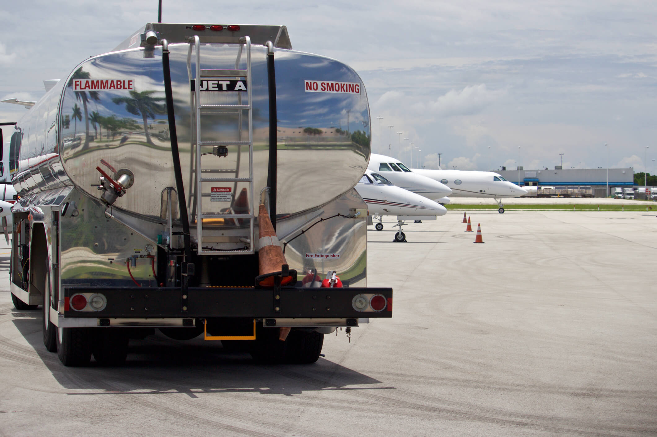 Jet fuel disposal truck